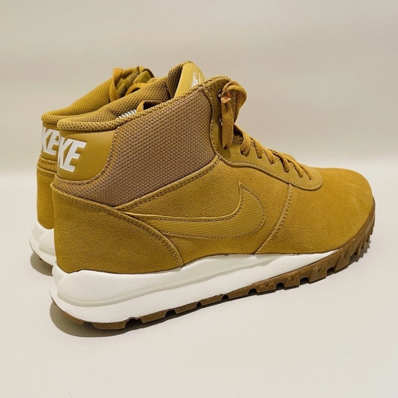 Nike Hoodland Suede Boots Haystack Sail Gum Brown Men\'s Size 11 - 654888-727 main image 5